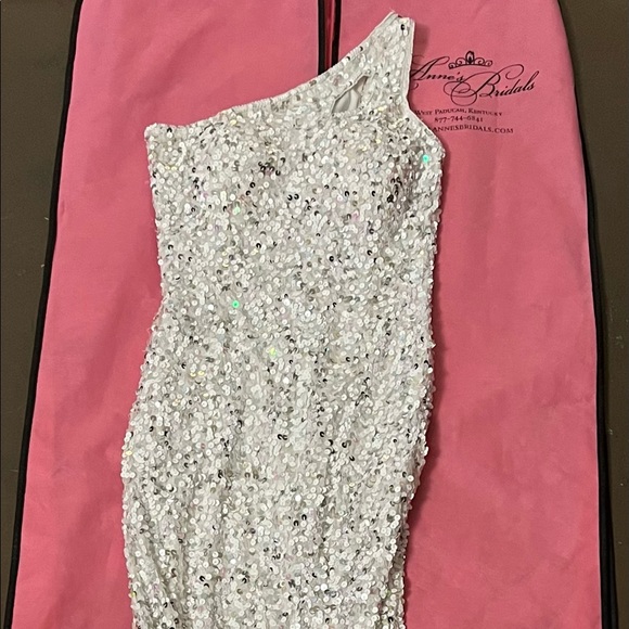 Prom dress - Picture 1 of 4